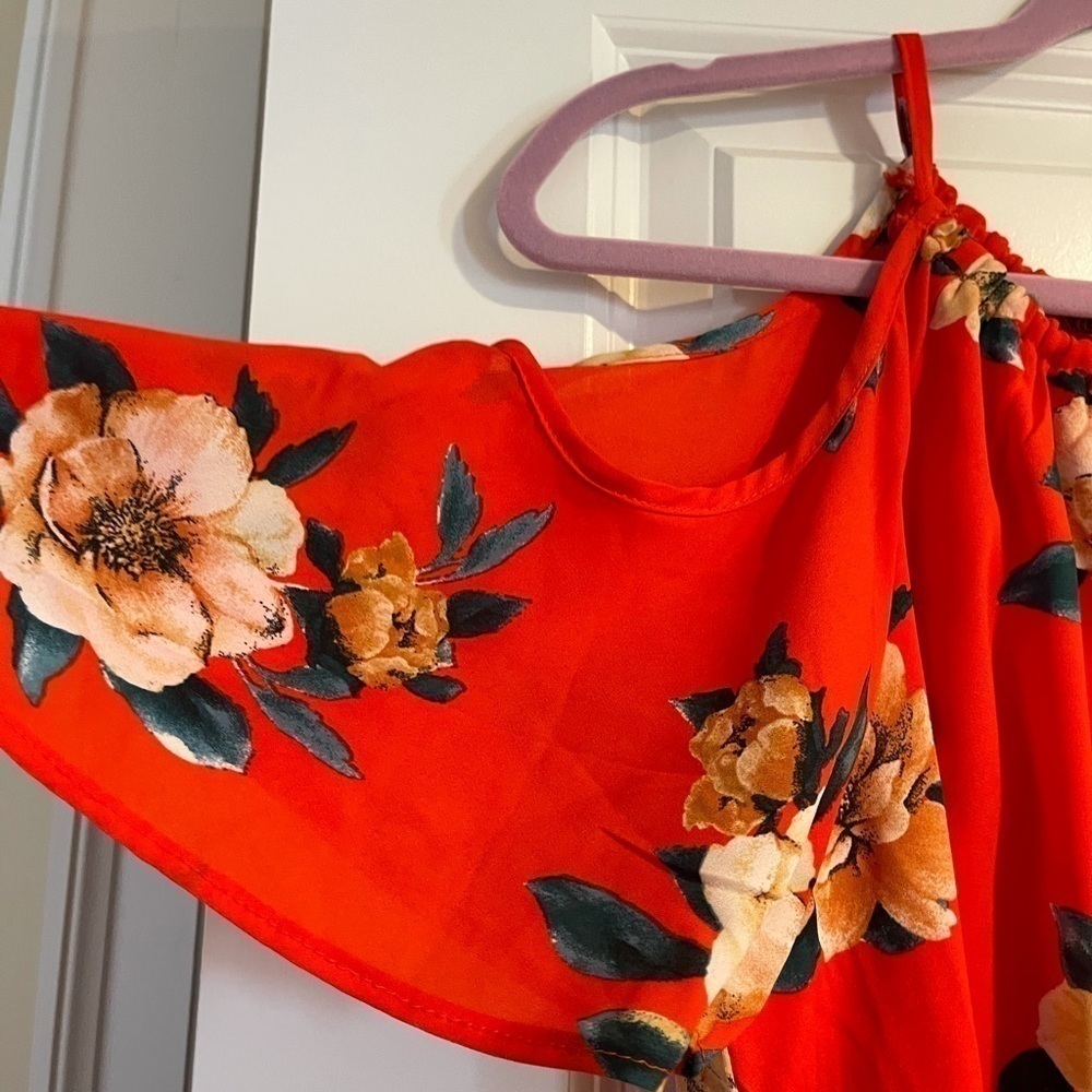 Beautiful flowy floral top. Sz m - Picture 8 of 8